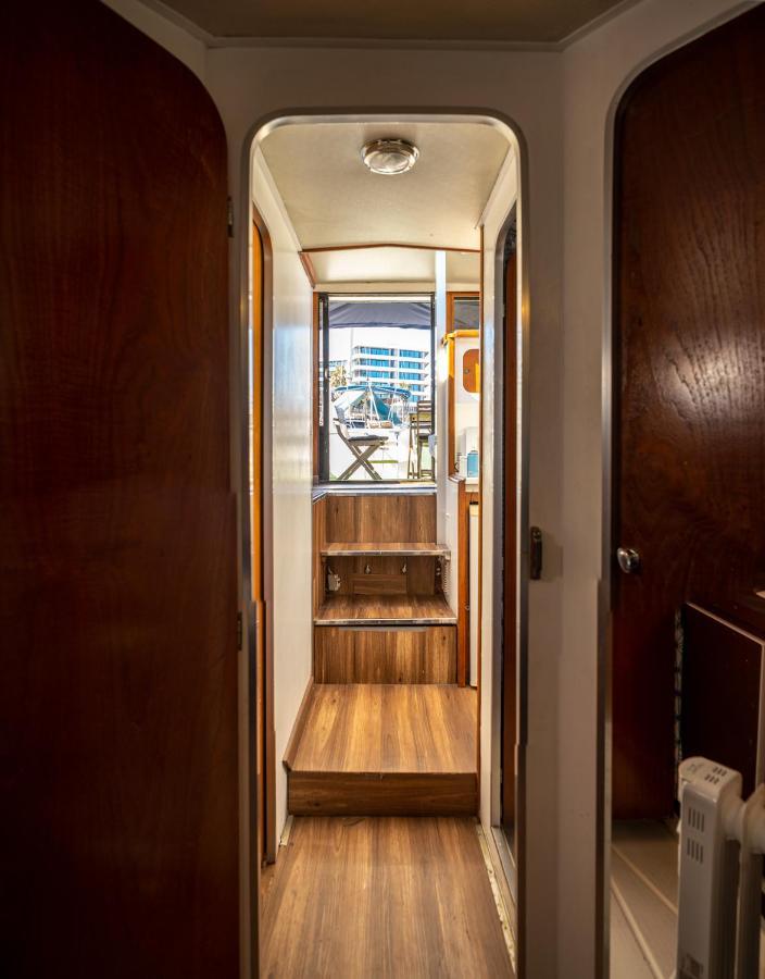 Spacious And Charming Boat In Port Forum Ξενοδοχείο Sant Adria de Besos Εξωτερικό φωτογραφία